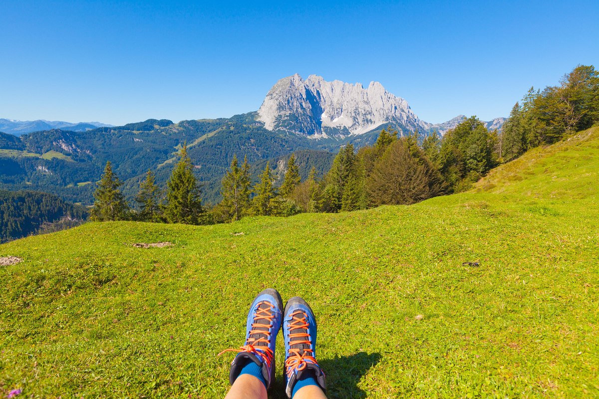 Hotel Sentido Alpenhotel Kaiserfels, St. Johann in Tyrol, hiking boots with a view of the Kitzbühel Alps 